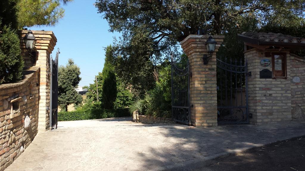 Agriturismo Col Morino Bed & Breakfast Pineto Dış mekan fotoğraf
