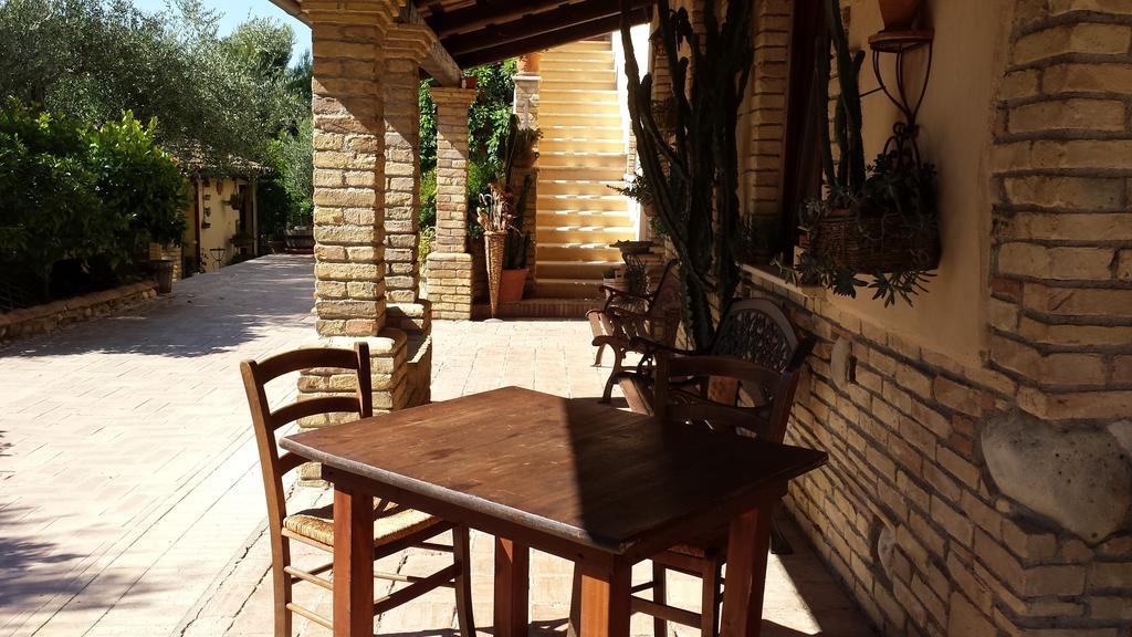 Agriturismo Col Morino Bed & Breakfast Pineto Dış mekan fotoğraf
